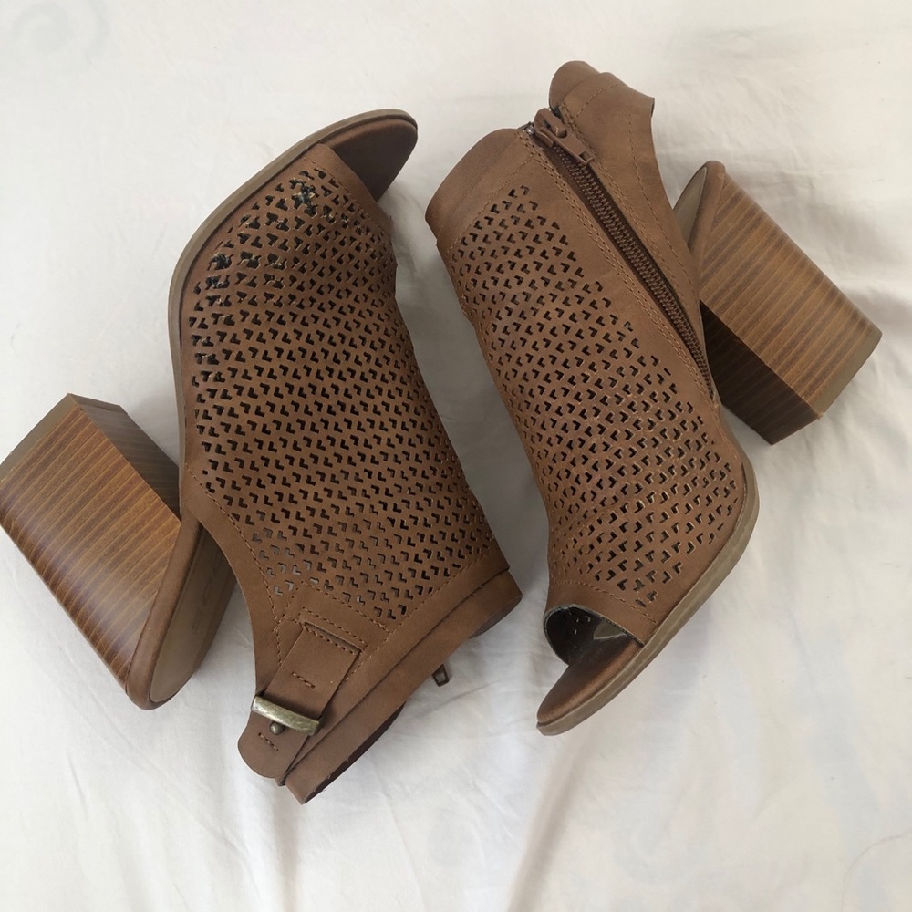 BROWN BOOTIES